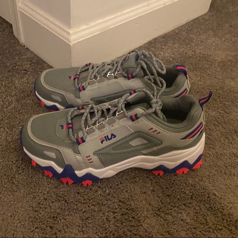 Size 9 Fila Women’s grey sneakers